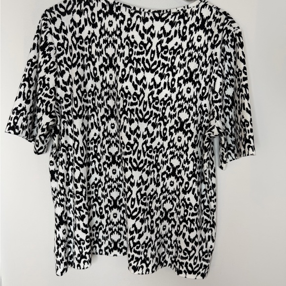 Chico’s Black White Animal Print 100% Pima Cotton V Neck Top Size 3 XL - Picture 9 of 10